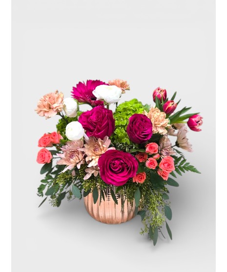 Perfect Blush, Bronze, Pink and Copper notes create an elegant mix of fresh flowers. Trendy and Beautiful for the perfect gift!