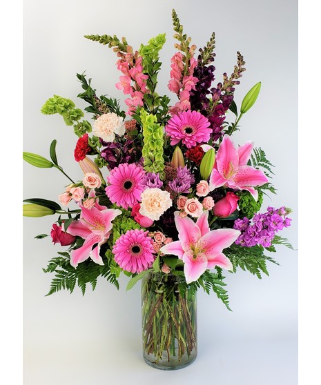Splash into summer! A premium blend of fresh Roses, Hydrangea, Gerbera Daisy and Fragrant Lilies.
