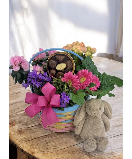This cheerful garden basket feels like a sweet springtime surprise. 