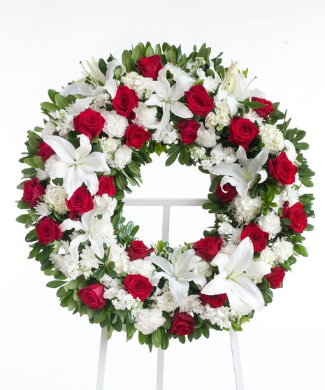 Classic Red and White Wreath Display