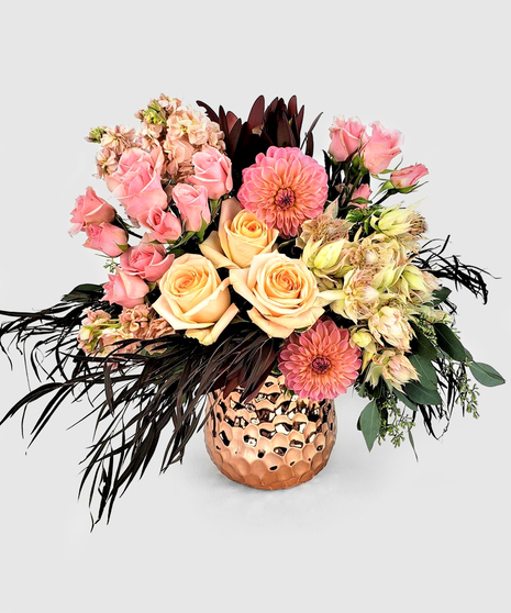 Perfect Blush, Bronze, Pink and Copper notes create an elegant mix of fresh flowers. Trendy and Beautiful for the perfect gift!